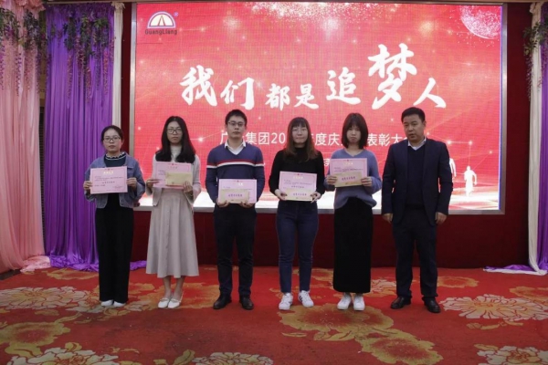 一名党员，，，，，就是一面鲜红的旌旗